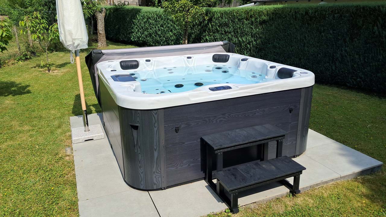 Whirlpool ab 6 Personen