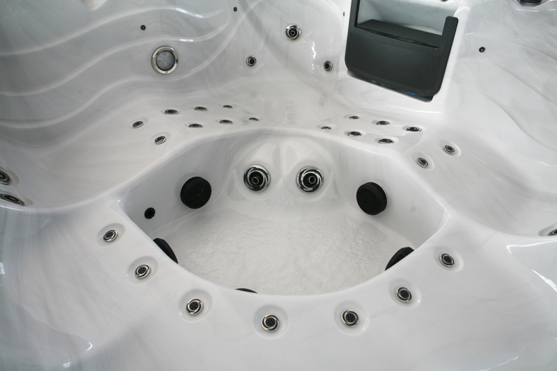 Victoria Outdoor Whirlpool