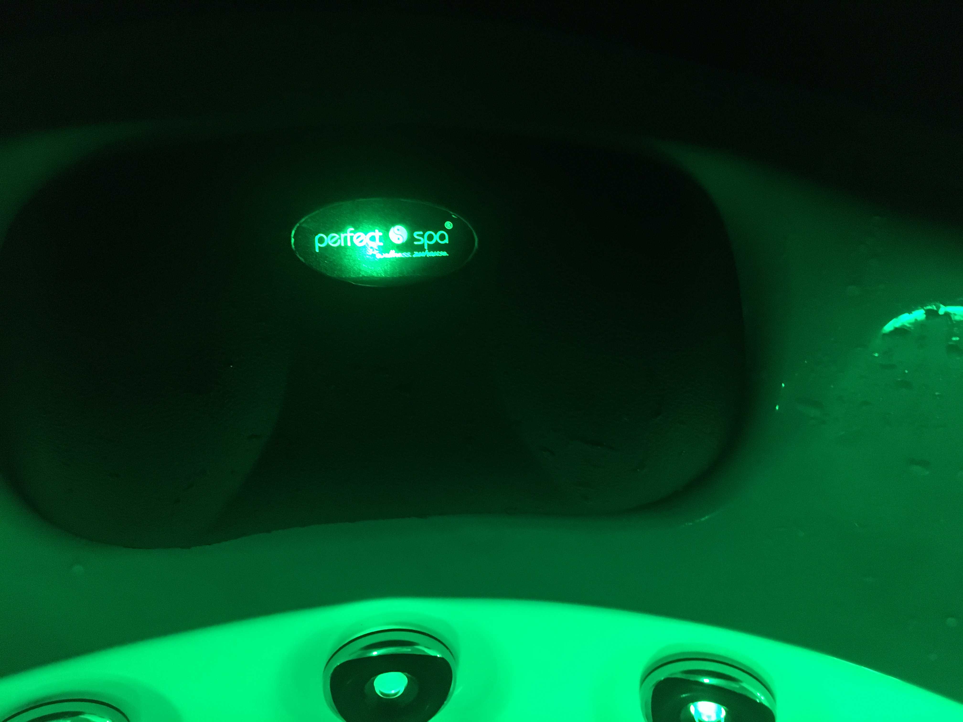 Orlando Premium Outdoor Whirlpool LED